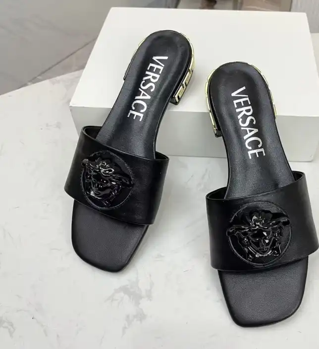 hype Givenchy Slippers