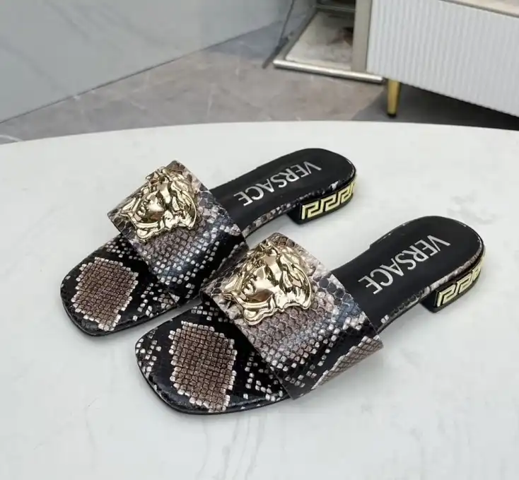 hype Givenchy Slippers