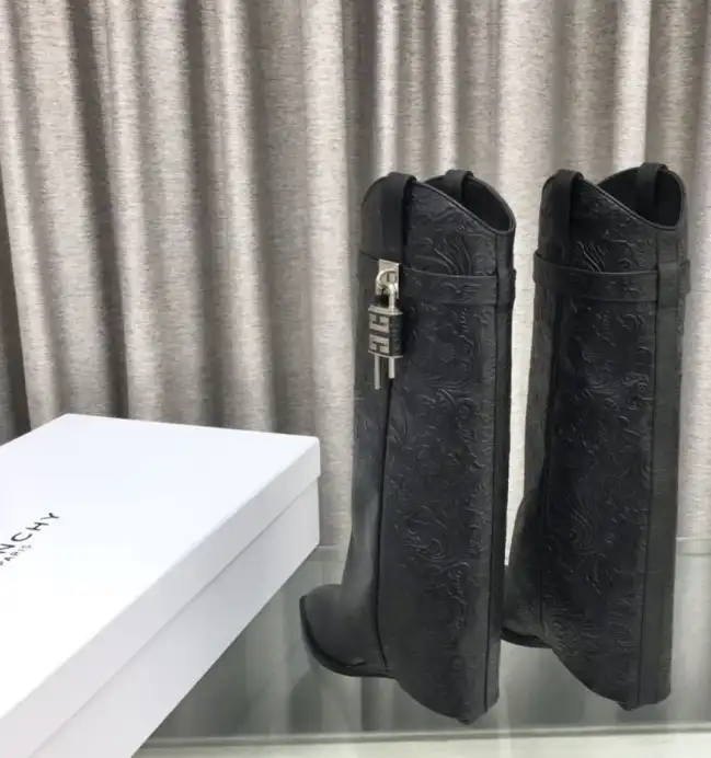 hype Givenchy Boots