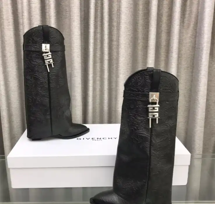 hype Givenchy Boots