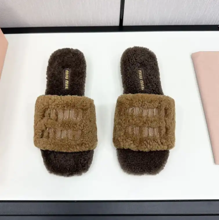 hype Miu Miu Slippers