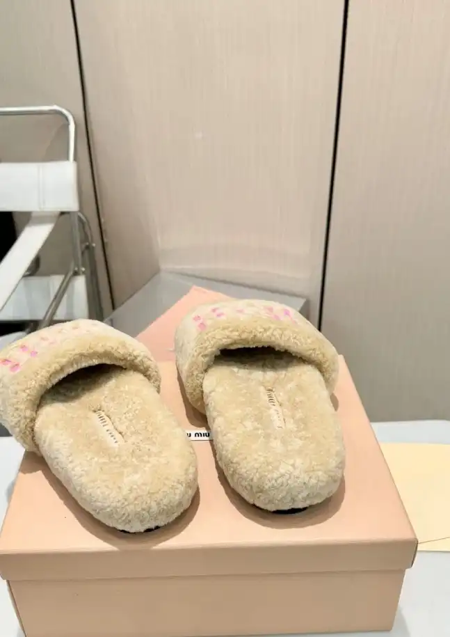 hype Miu Miu Slippers