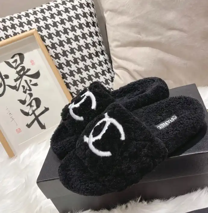 hype Chanel Slippers