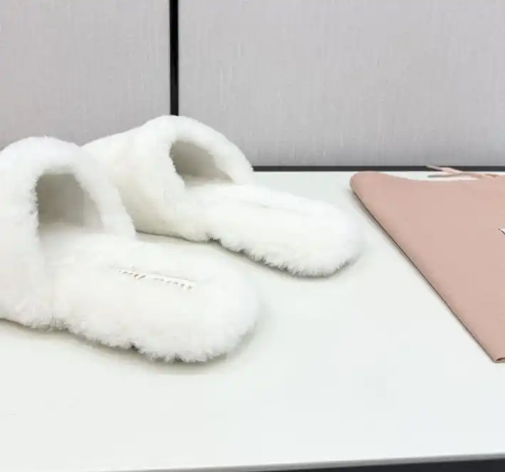 hype Miu Miu Slippers