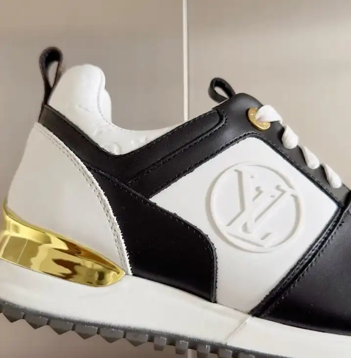 hype Louis Vuitton Sneakers