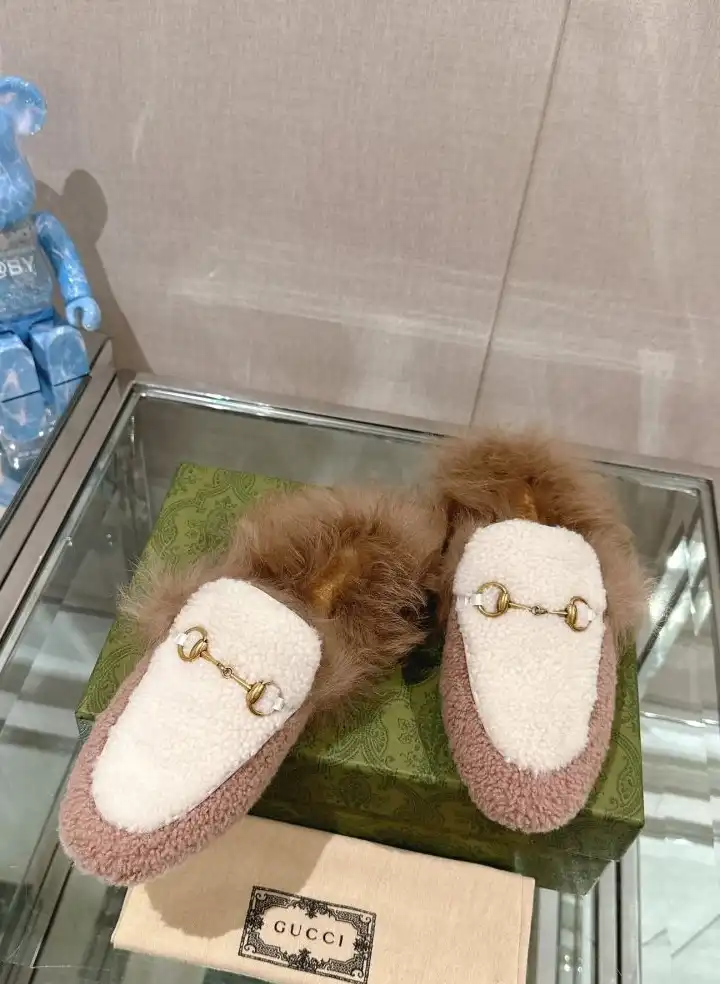 hype Gucci Slippers