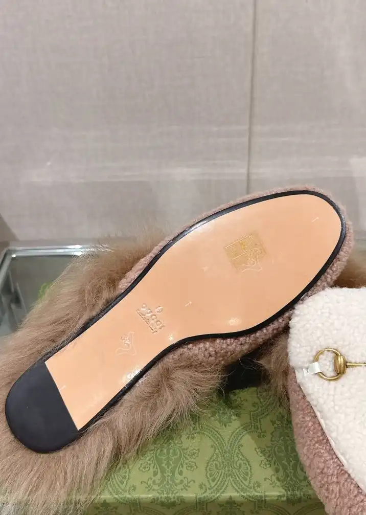 hype Gucci Slippers