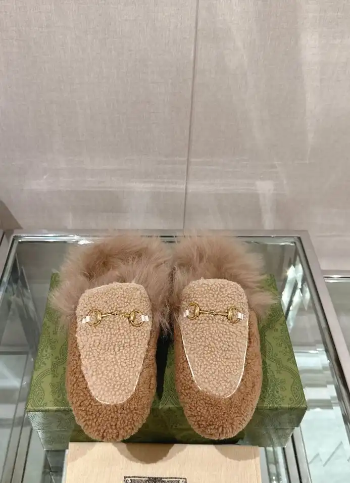 hype Gucci Slippers