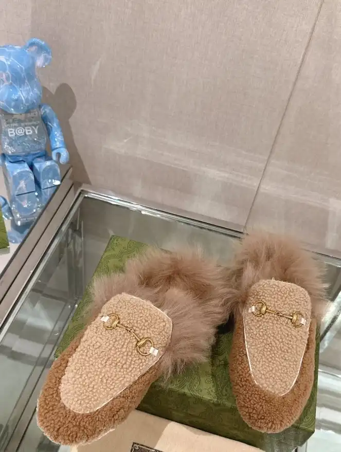 hype Gucci Slippers