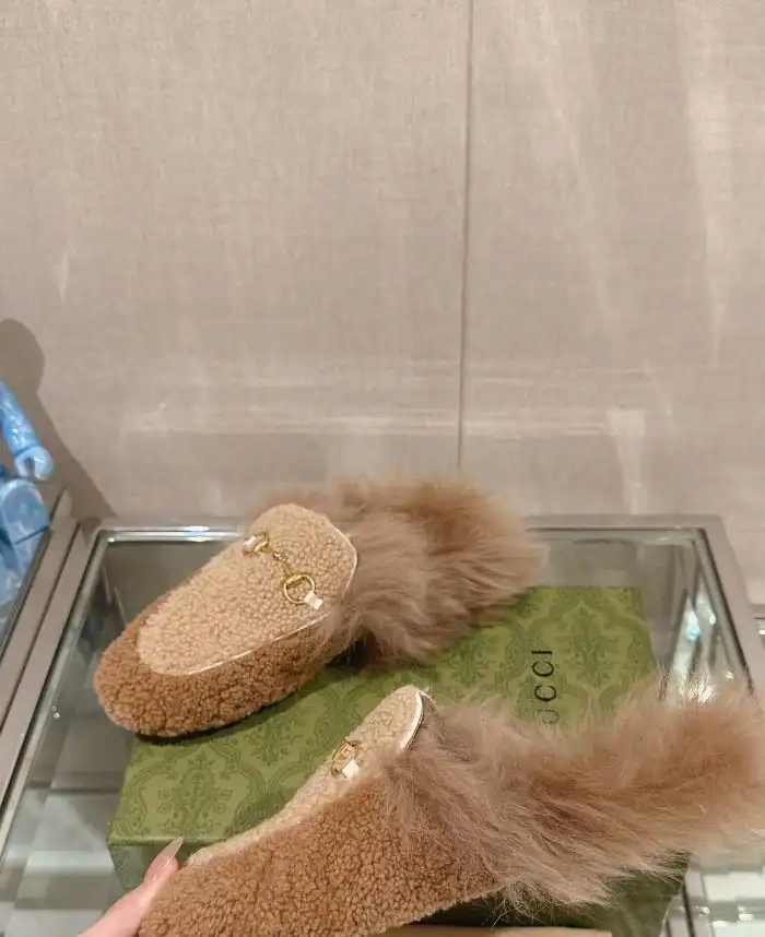 hype Gucci Slippers