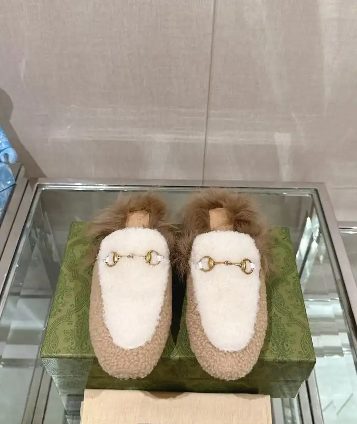 hype Gucci Slippers