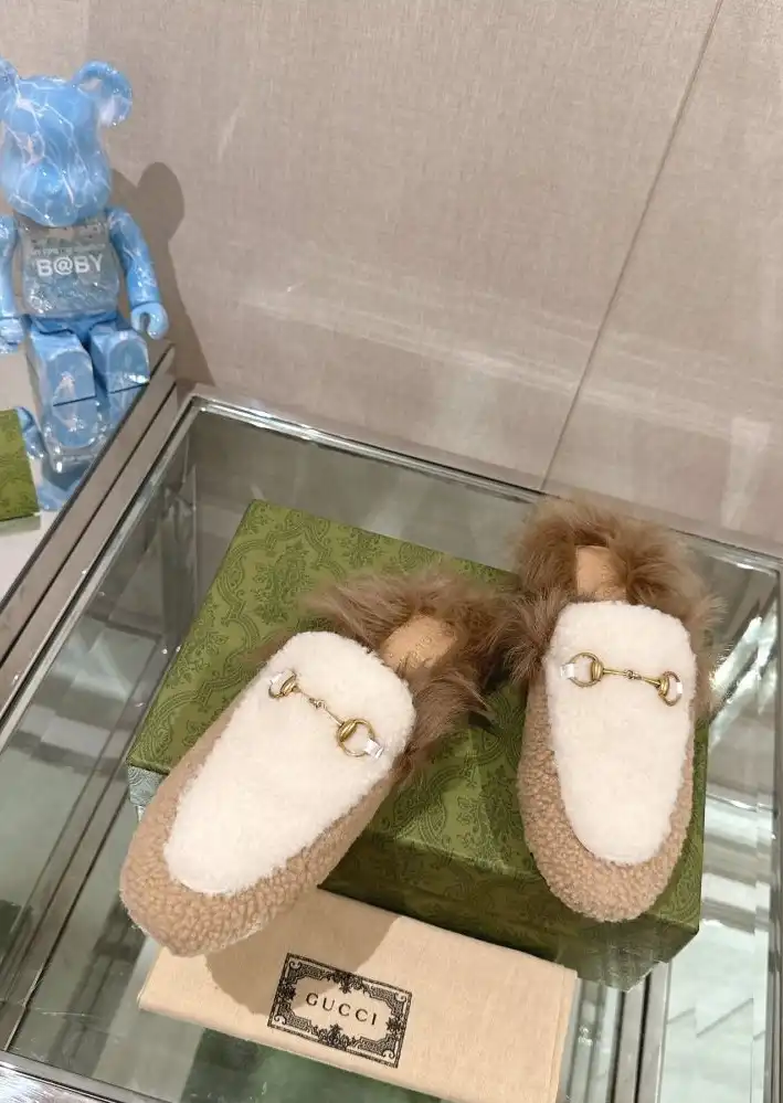 hype Gucci Slippers