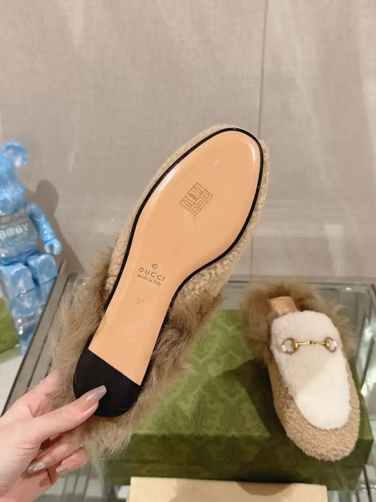 hype Gucci Slippers