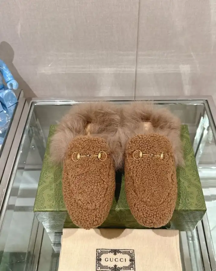 hype Gucci Slippers