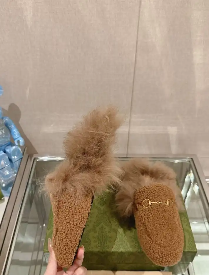 hype Gucci Slippers