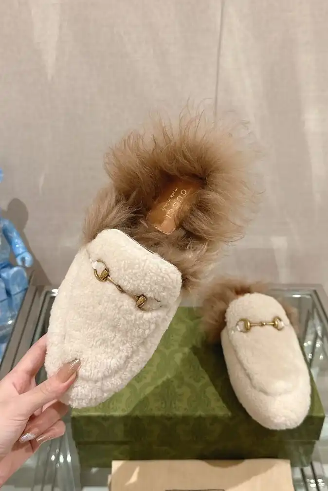 hype Gucci Slippers