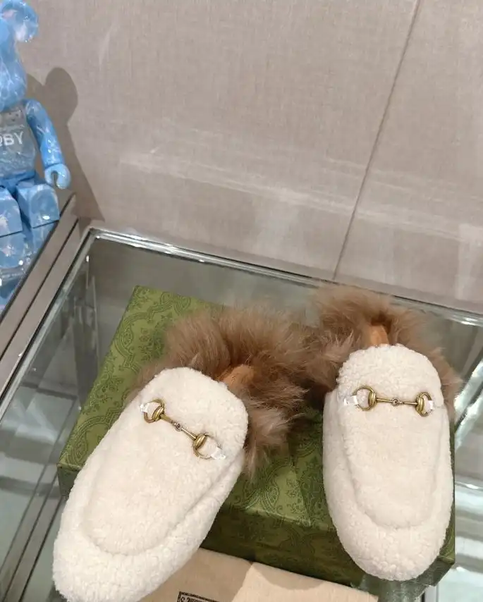 hype Gucci Slippers