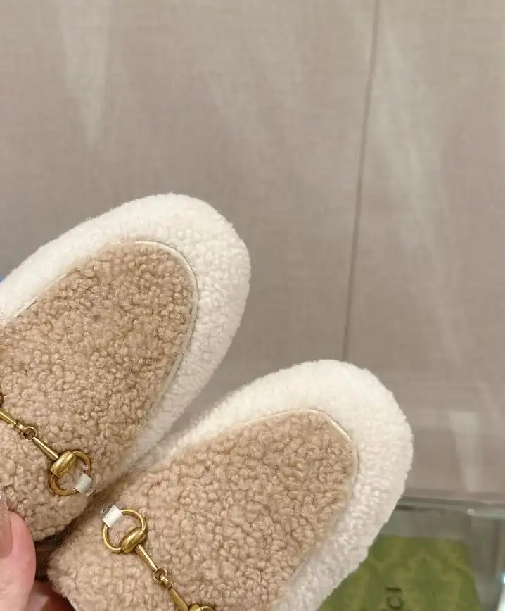 hype Gucci Slippers