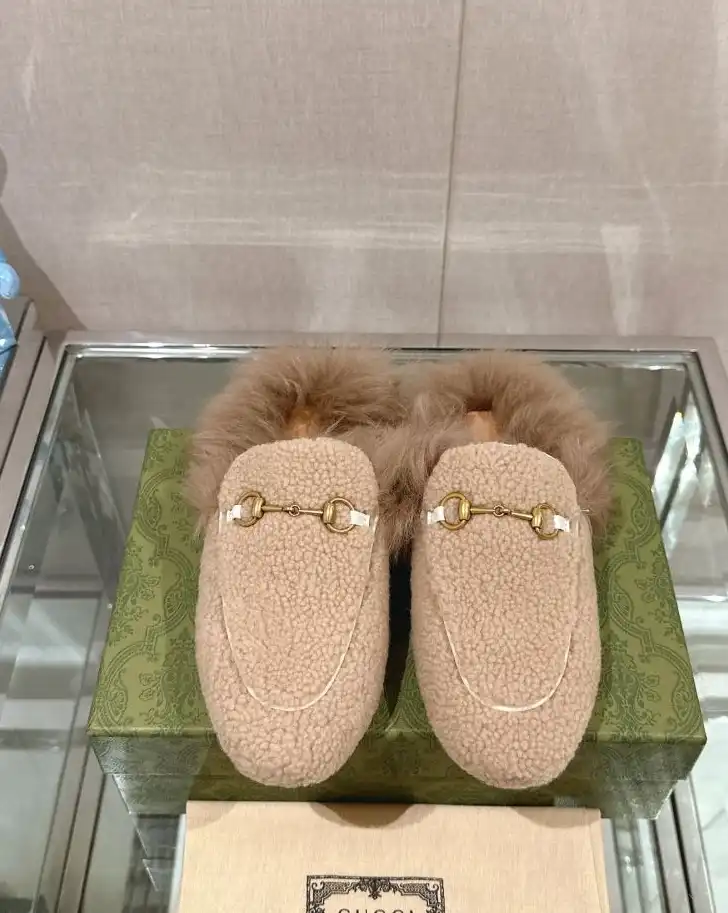 hype Gucci Slippers