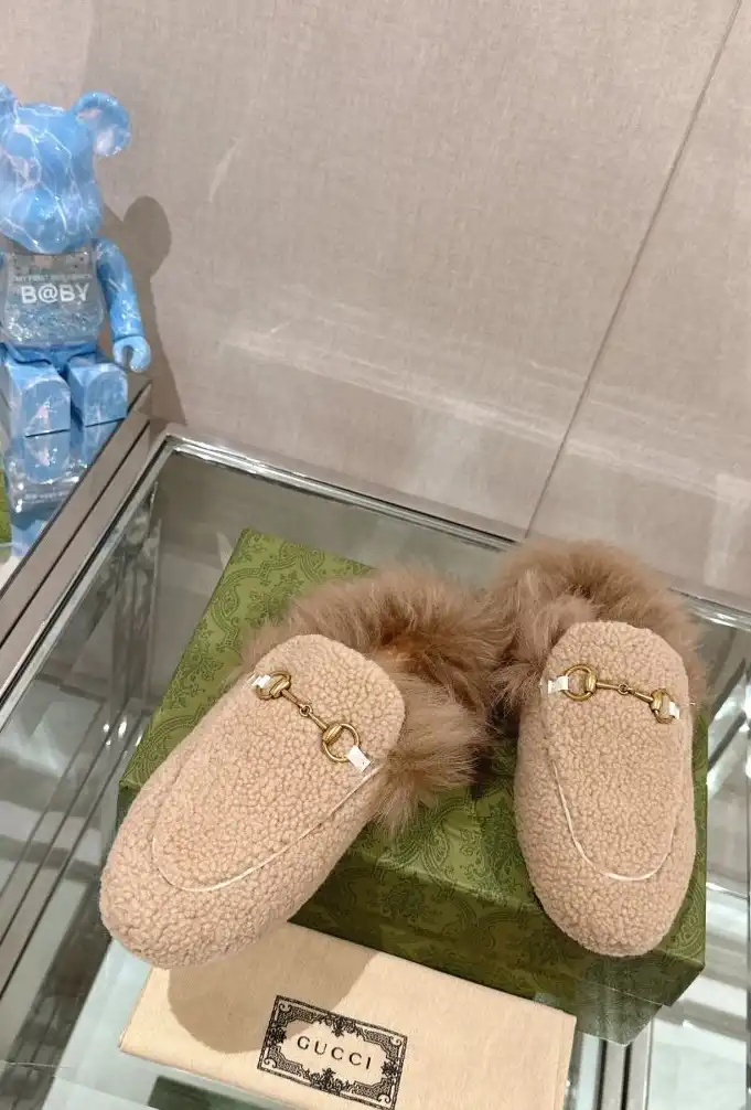 hype Gucci Slippers