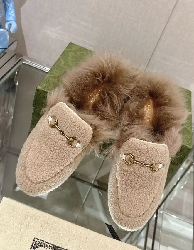 hype Gucci Slippers