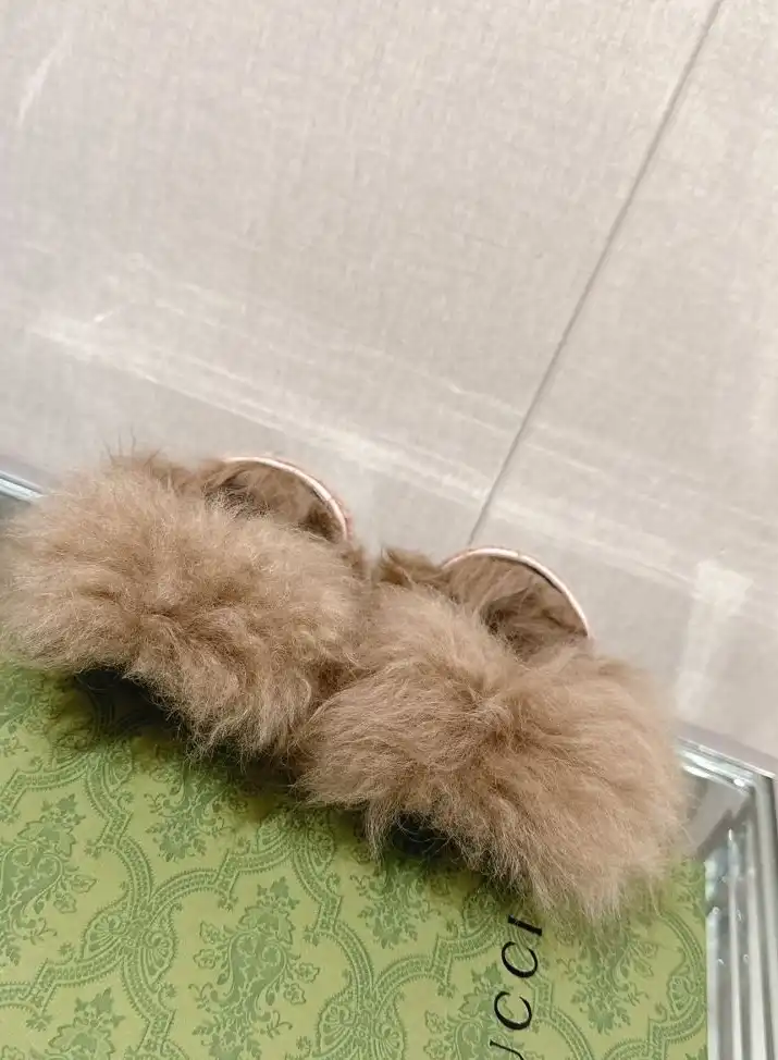 hype Gucci Slippers