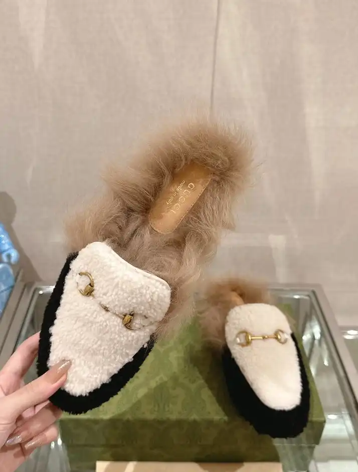 hype Gucci Slippers