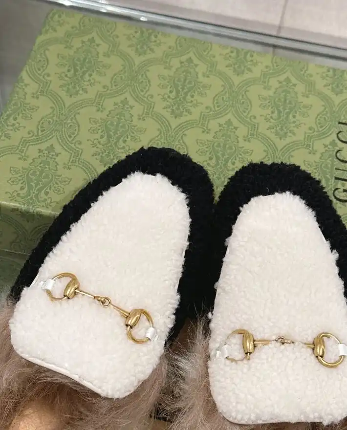 hype Gucci Slippers