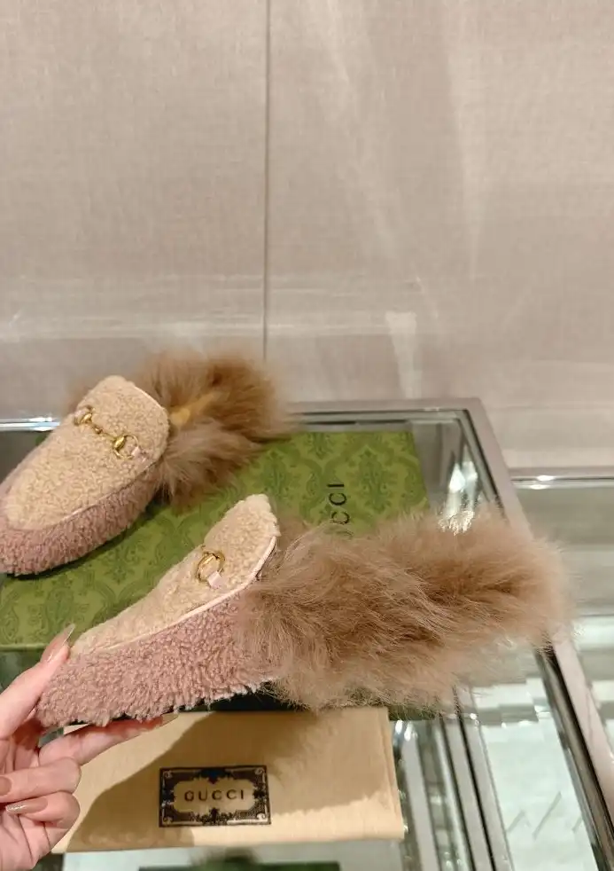 hype Gucci Slippers