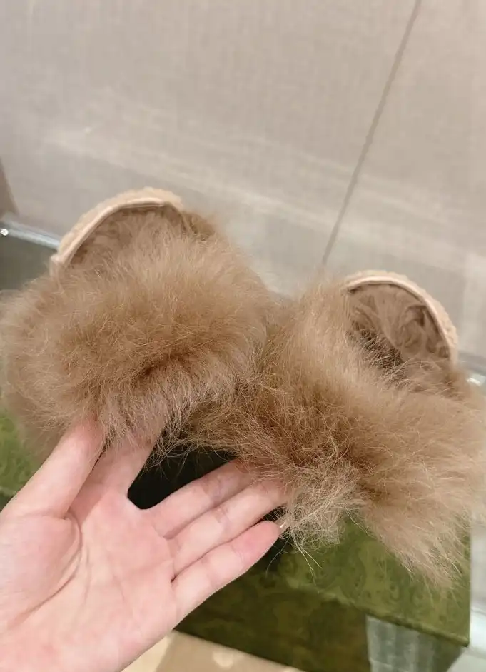 hype Gucci Slippers