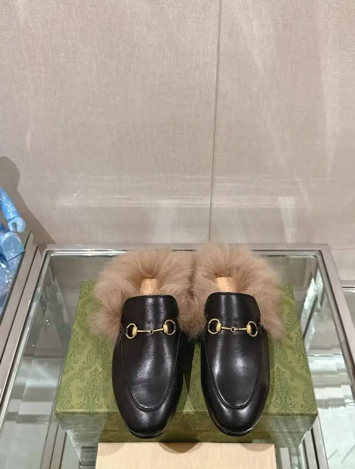 hype Gucci Slippers