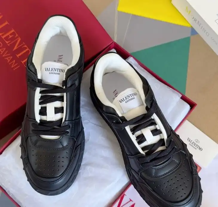 hype Valentino Sneakers