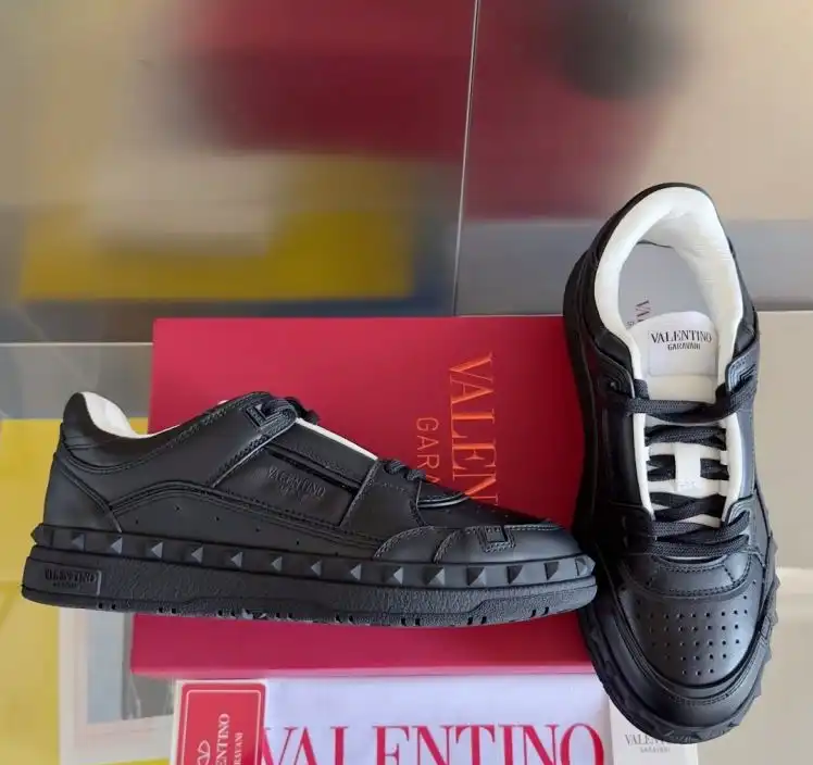 hype Valentino Sneakers