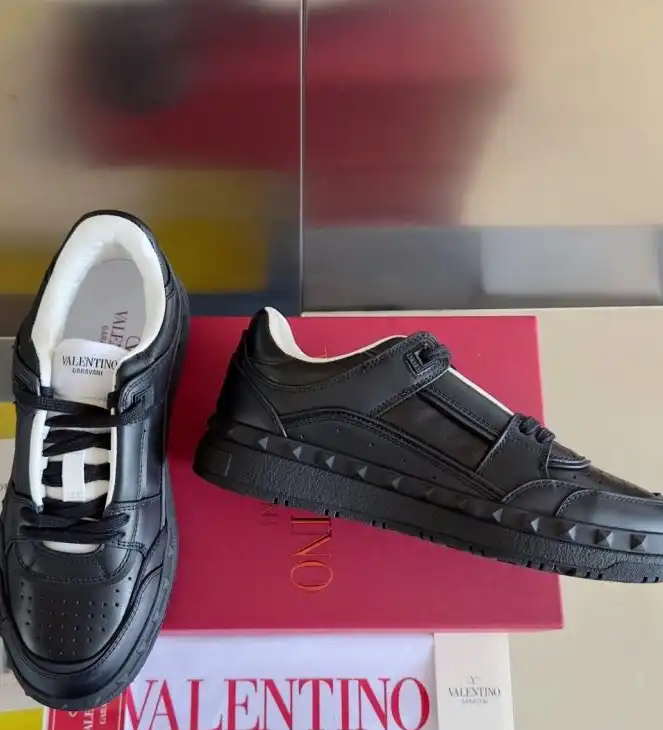 hype Valentino Sneakers