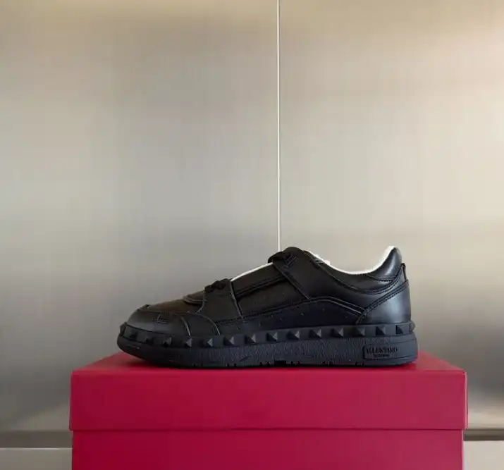 hype Valentino Sneakers