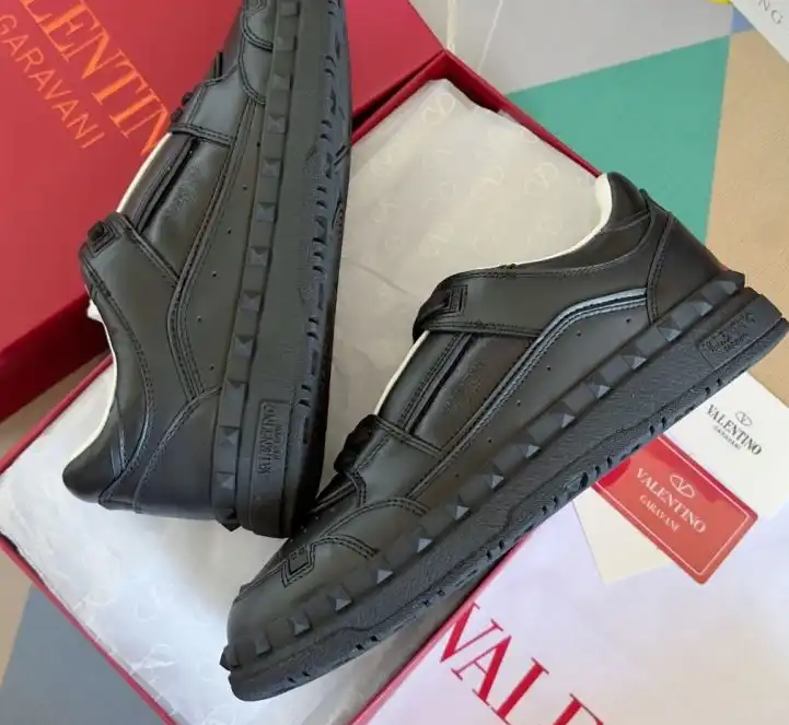 hype Valentino Sneakers