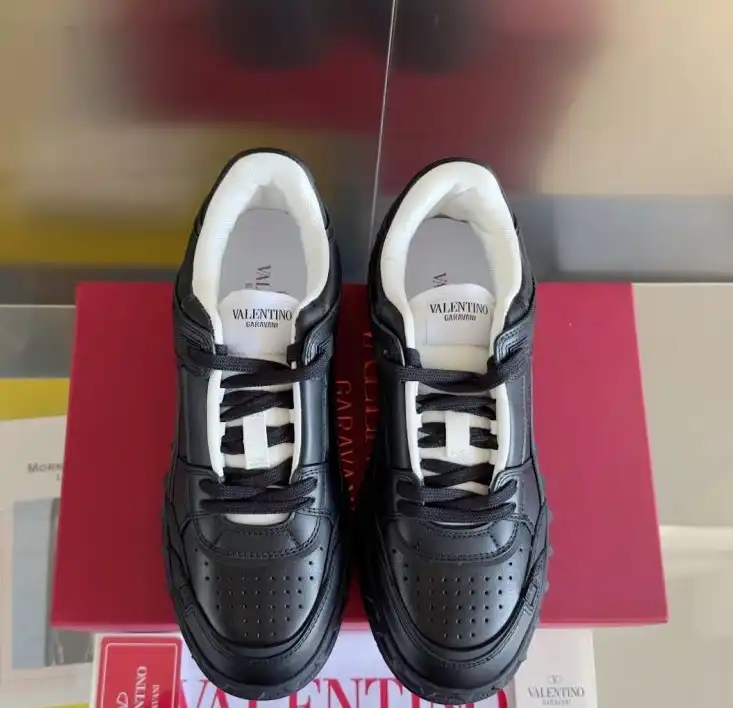 hype Valentino Sneakers