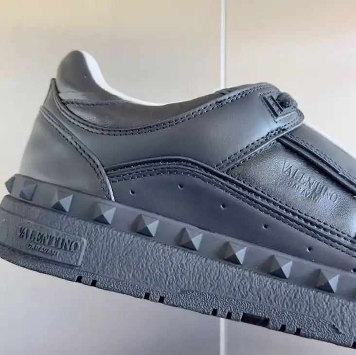 hype Valentino Sneakers