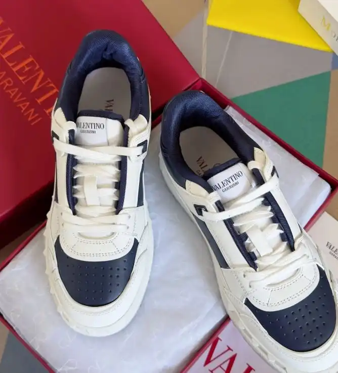 hype Valentino Sneakers