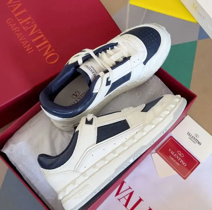 hype Valentino Sneakers