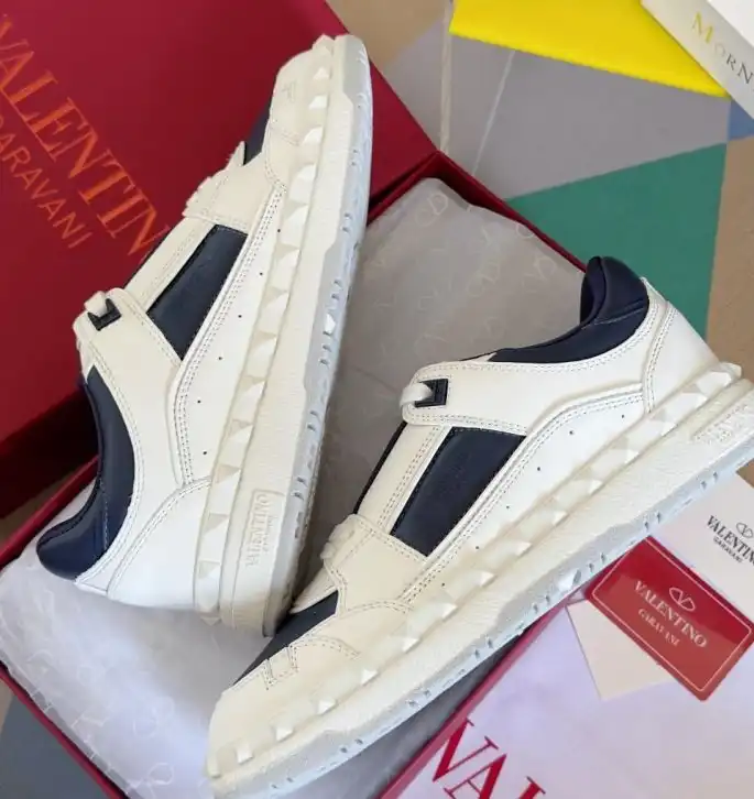 hype Valentino Sneakers