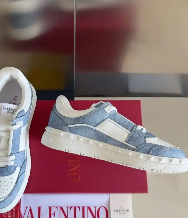 hype Valentino Sneakers