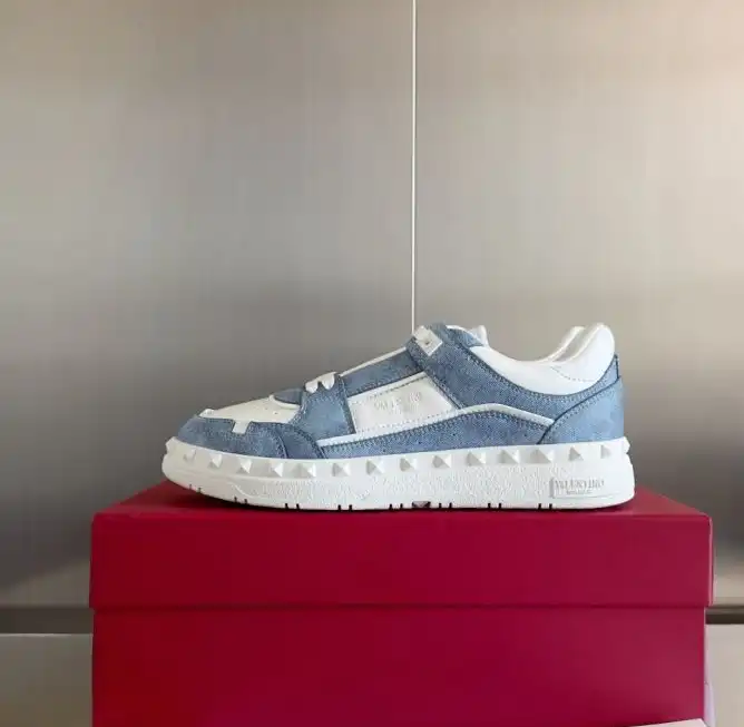 hype Valentino Sneakers