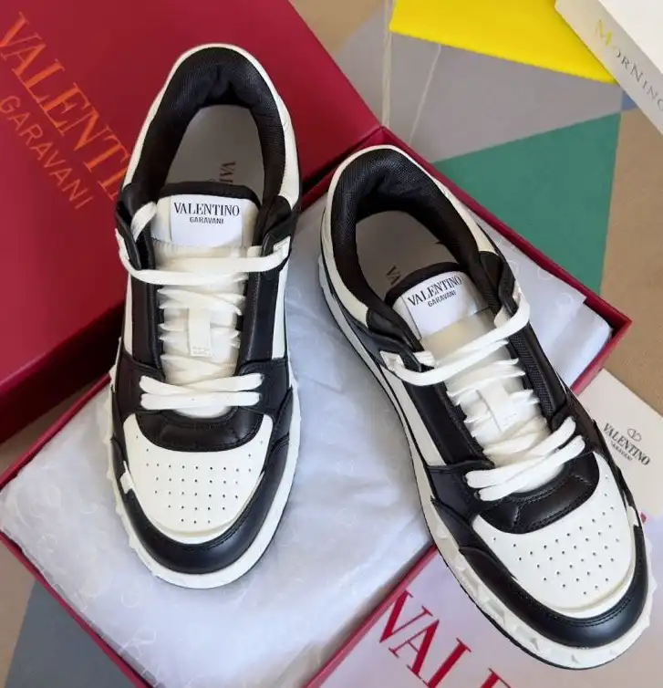 hype Valentino Sneakers