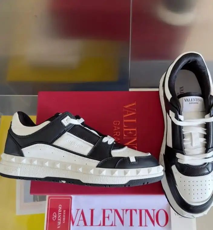 hype Valentino Sneakers