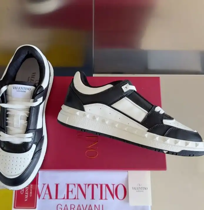 hype Valentino Sneakers