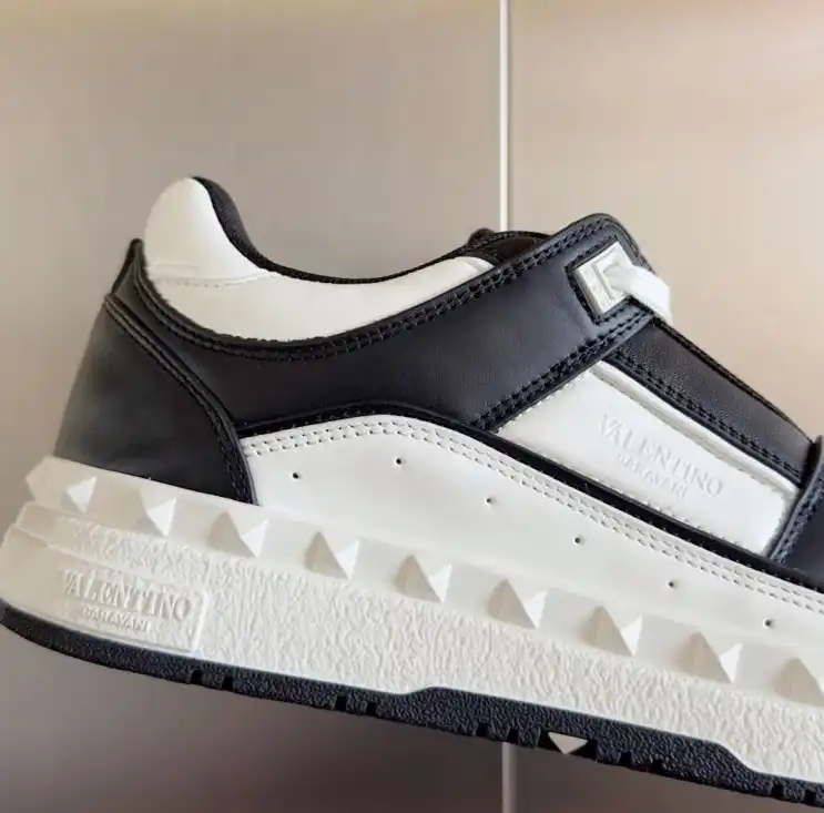 hype Valentino Sneakers