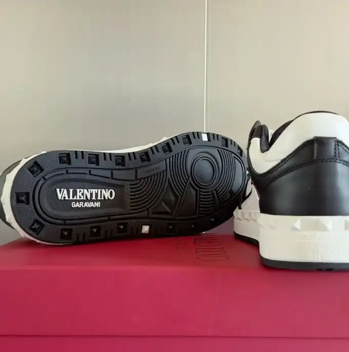 hype Valentino Sneakers