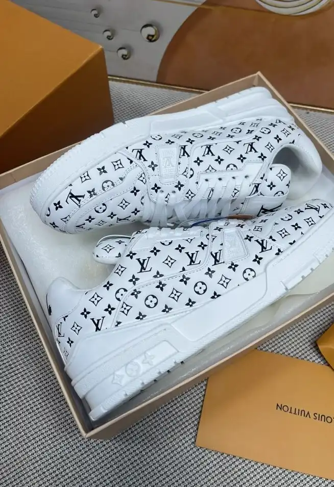 hype Louis Vuitton Sneakers