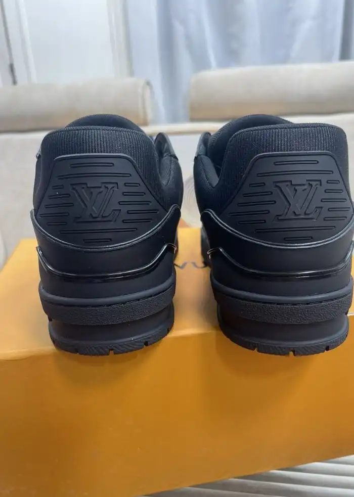 hype Louis Vuitton Sneakers